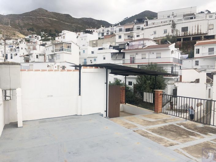 Image No.14-2 Bed Townhouse for sale