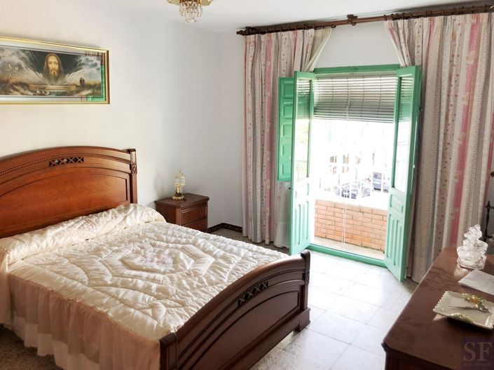 Image No.5-7 Bed Townhouse for sale