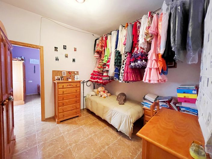 Image No.8-3 Bed Townhouse for sale