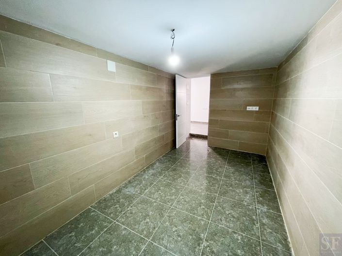 Image No.13-2 Bed Townhouse for sale