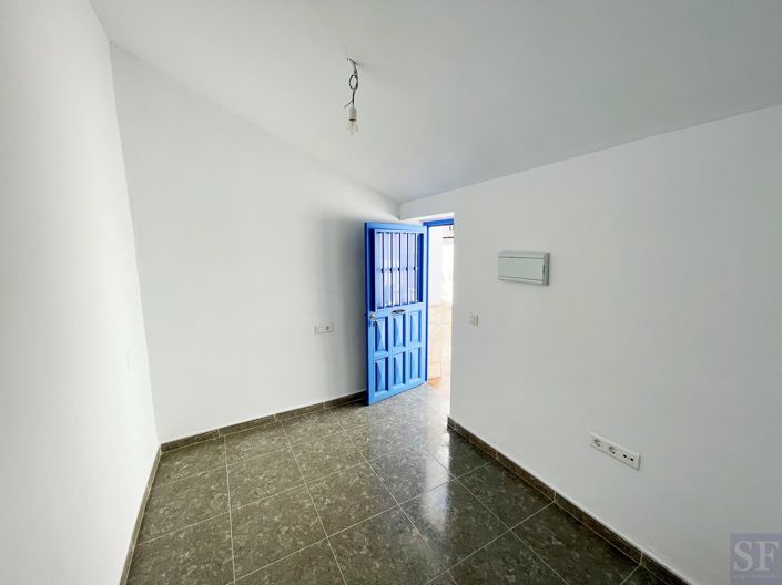 Image No.2-2 Bed Townhouse for sale