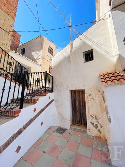 Image No.16-3 Bed Townhouse for sale