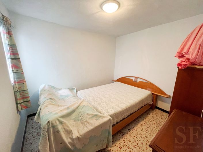 Image No.10-12 Bed Townhouse for sale