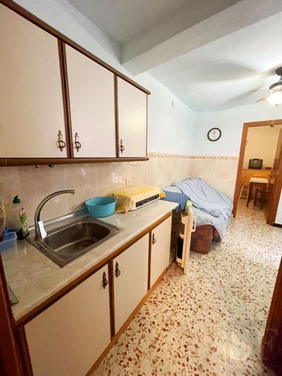 Image No.11-12 Bed Townhouse for sale