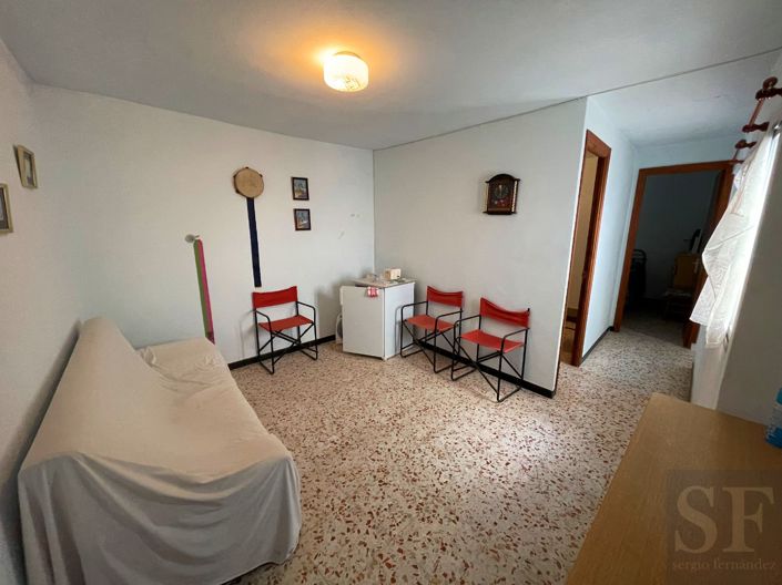 Image No.12-12 Bed Townhouse for sale