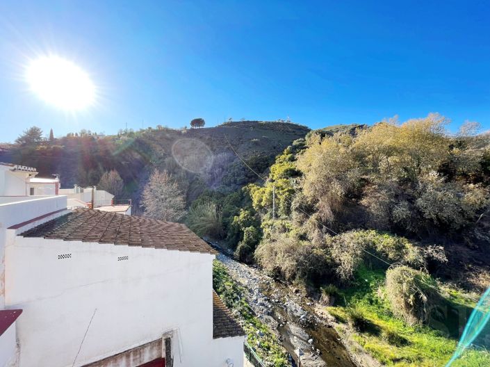 Image No.19-4 Bed Townhouse for sale