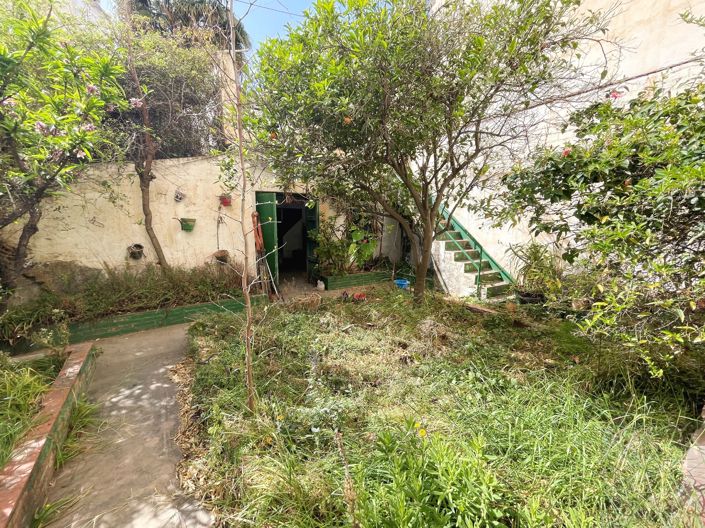 Image No.14-6 Bed Townhouse for sale