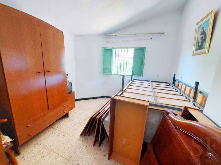 Image No.12-4 Bed Townhouse for sale