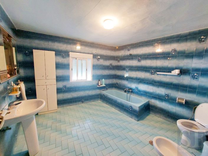 Image No.13-4 Bed Townhouse for sale