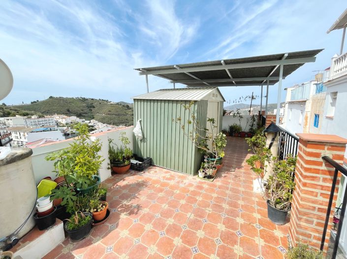 Image No.17-2 Bed Townhouse for sale