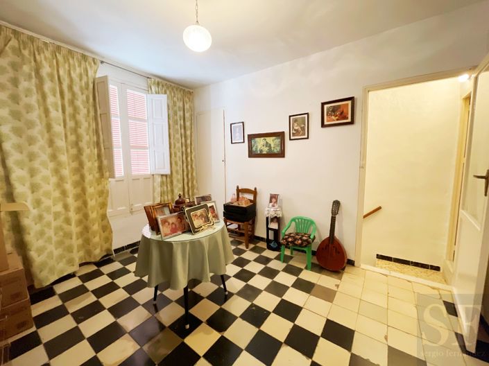 Image No.14-4 Bed Townhouse for sale