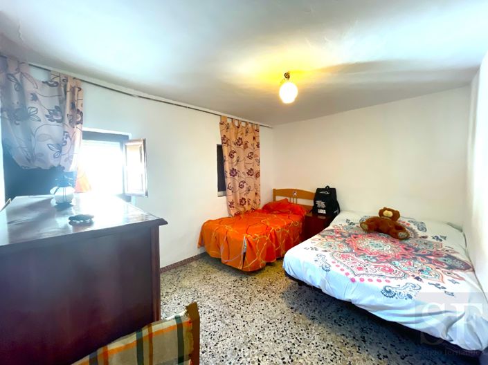 Image No.11-4 Bed Townhouse for sale