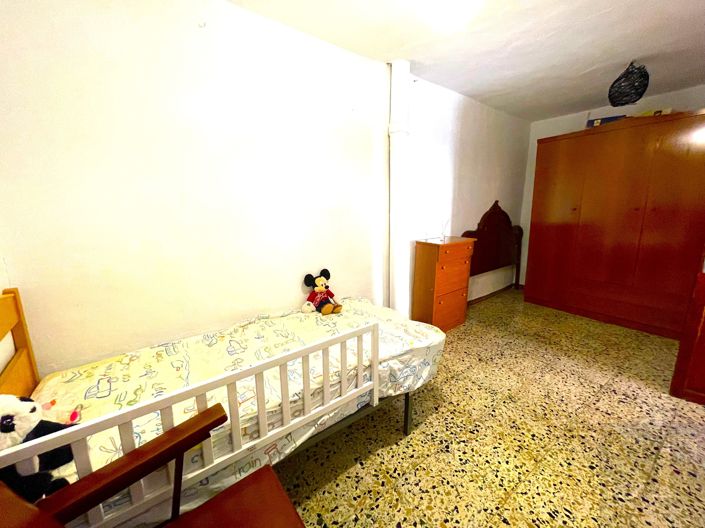 Image No.12-4 Bed Townhouse for sale