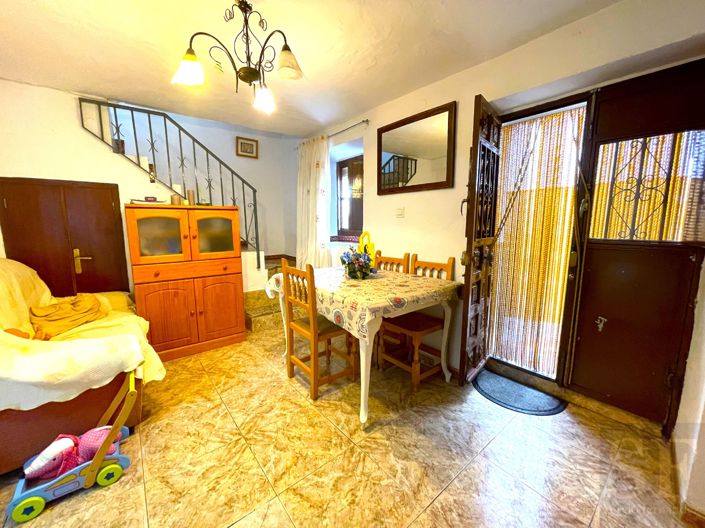 Image No.2-4 Bed Townhouse for sale