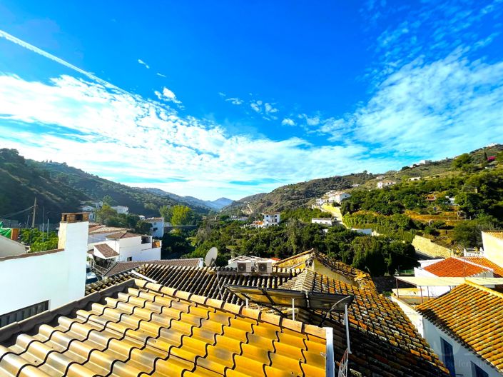 Image No.18-4 Bed Townhouse for sale