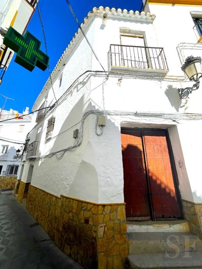 Image No.2-7 Bed Townhouse for sale