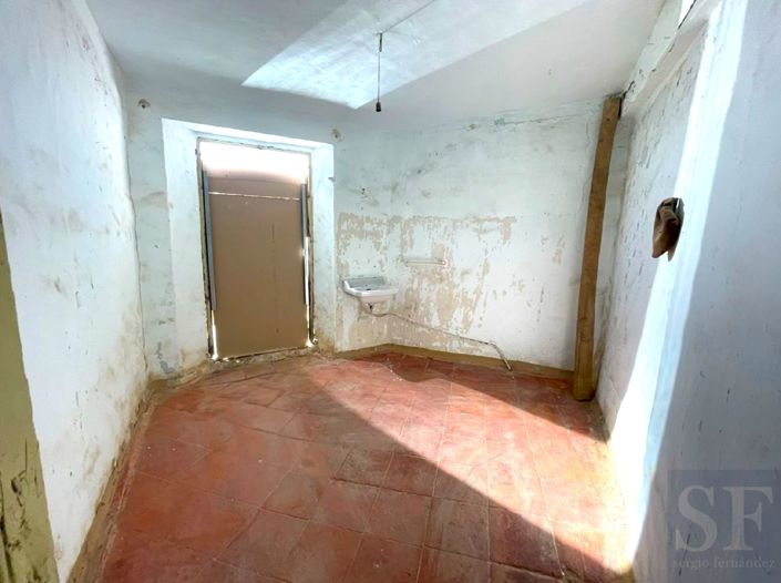 Image No.7-7 Bed Townhouse for sale