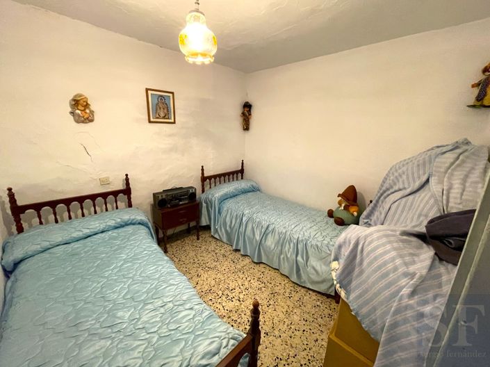 Image No.11-5 Bed Townhouse for sale