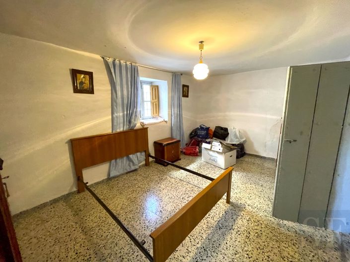 Image No.12-5 Bed Townhouse for sale