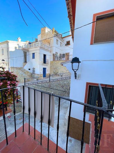 Image No.6-3 Bed Townhouse for sale