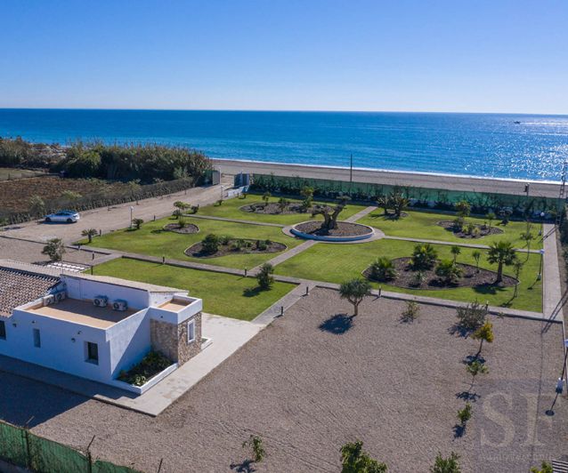 Image No.2-4 Bed Villa for sale