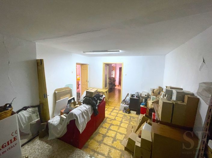 Image No.11-4 Bed Townhouse for sale