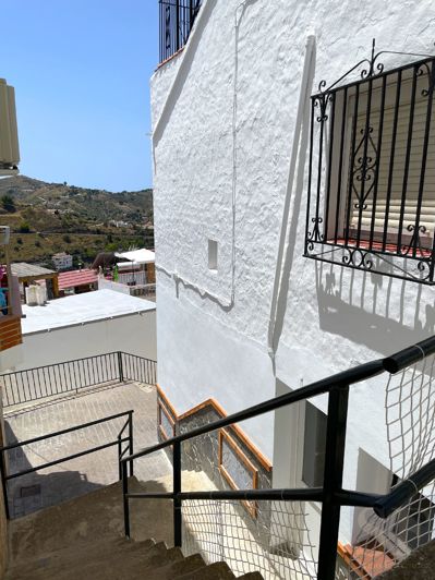 Image No.11-3 Bed Townhouse for sale