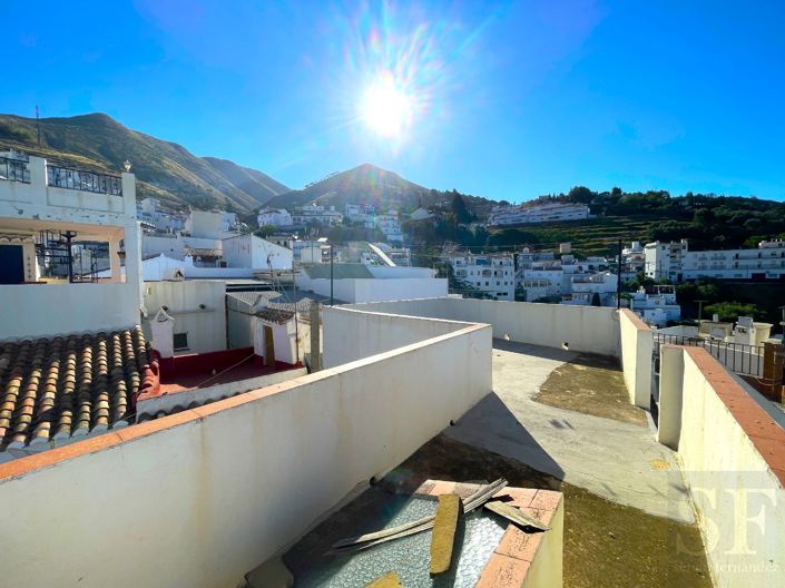 Image No.17-3 Bed Townhouse for sale