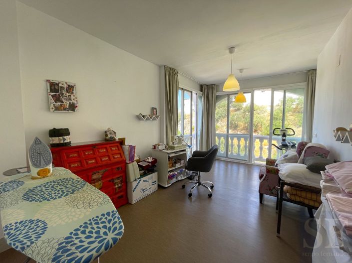 Image No.13-4 Bed Townhouse for sale