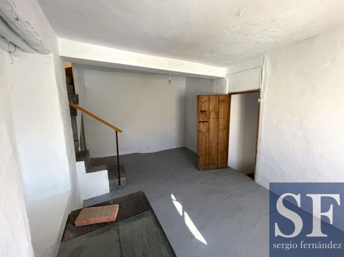 Image No.16-6 Bed Townhouse for sale