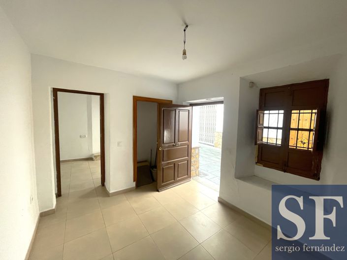 Image No.2-6 Bed Townhouse for sale