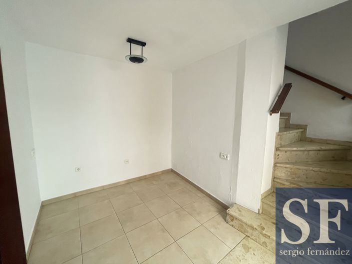 Image No.4-6 Bed Townhouse for sale