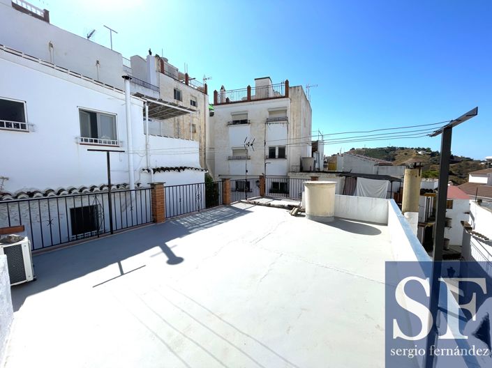 Image No.11-2 Bed Townhouse for sale