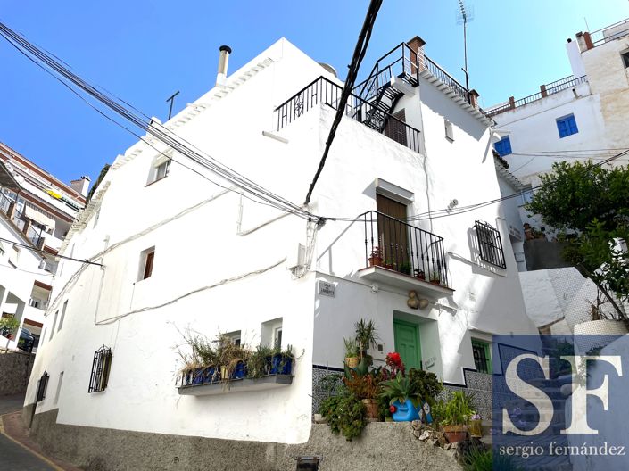 Image No.14-2 Bed Townhouse for sale