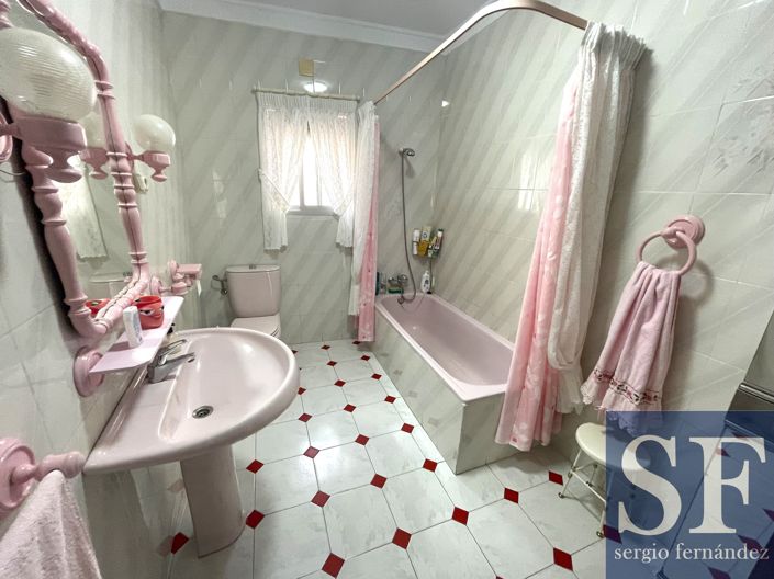 Image No.11-5 Bed Townhouse for sale