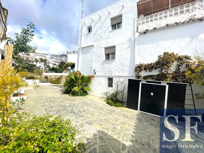 Image No.19-3 Bed Townhouse for sale