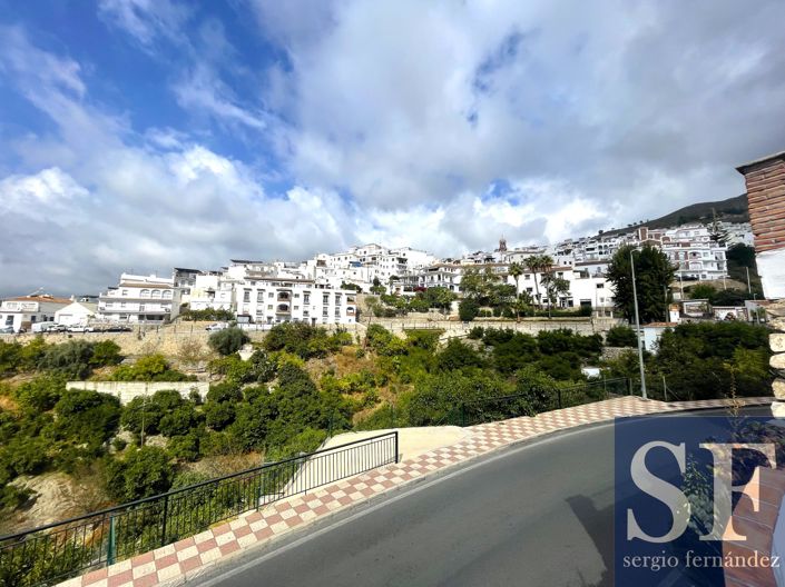 Image No.20-3 Bed Townhouse for sale