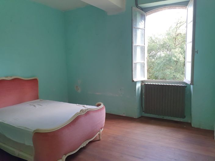 Image No.5-6 Bed House for sale