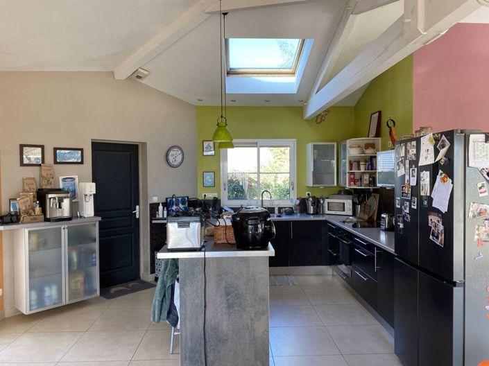 Image No.8-5 Bed House for sale