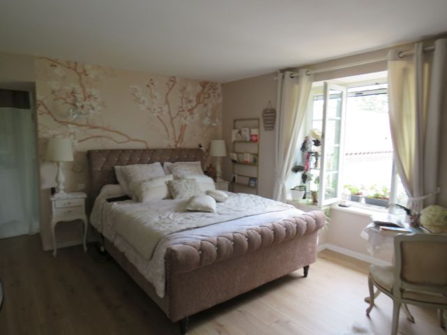 Image No.8-6 Bed House for sale