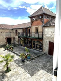 maison-ancienne-14-pieces-villecomtal-sur-arr