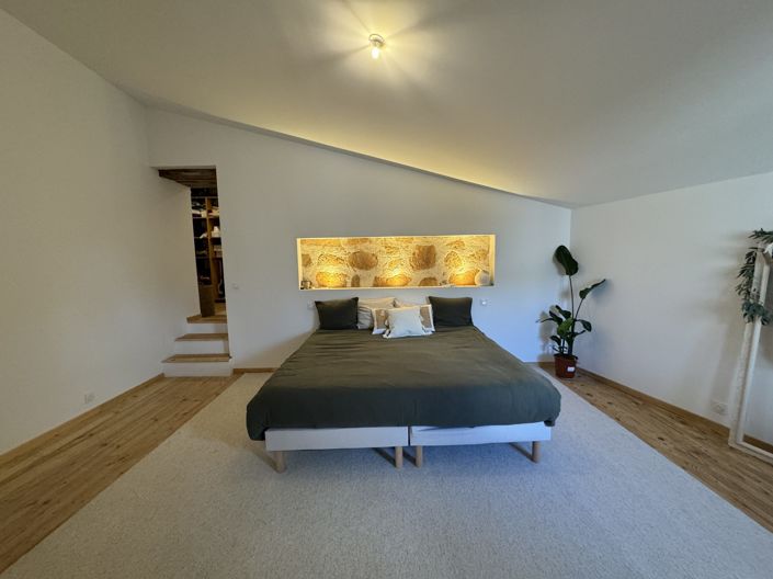 Image No.2-4 Bed House for sale