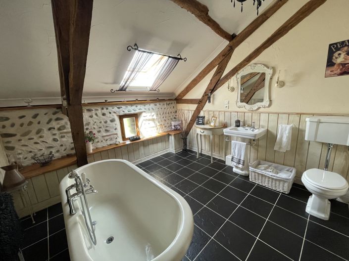 Image No.11-8 Bed House for sale