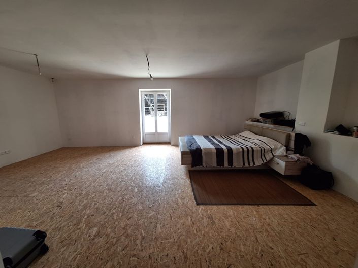 Image No.19-6 Bed House for sale