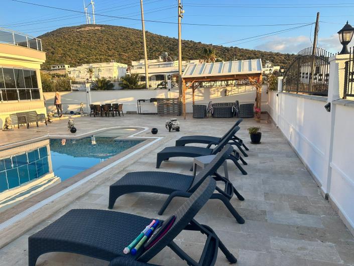 Image No.52-4 Bed Villa / Detached for sale