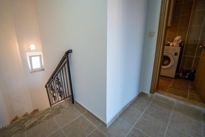 Image No.39-3 Bed Semi-Detached for sale