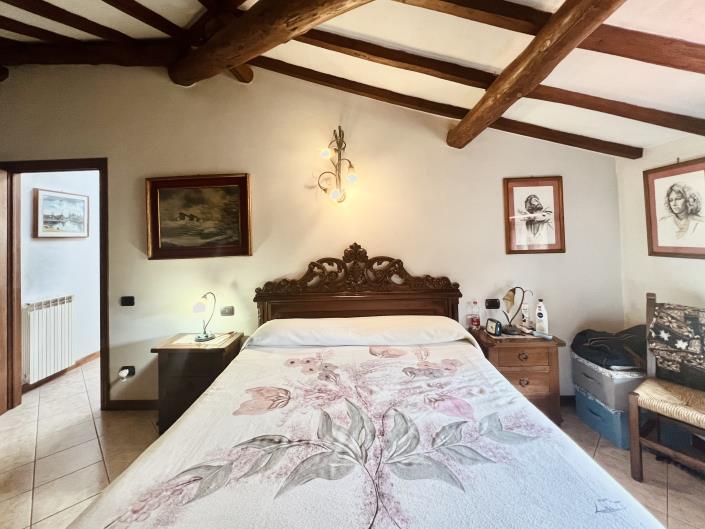 Image No.20-3 Bed Country House for sale