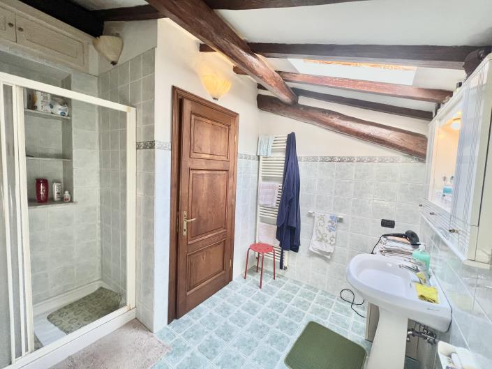 Image No.11-3 Bed Country House for sale