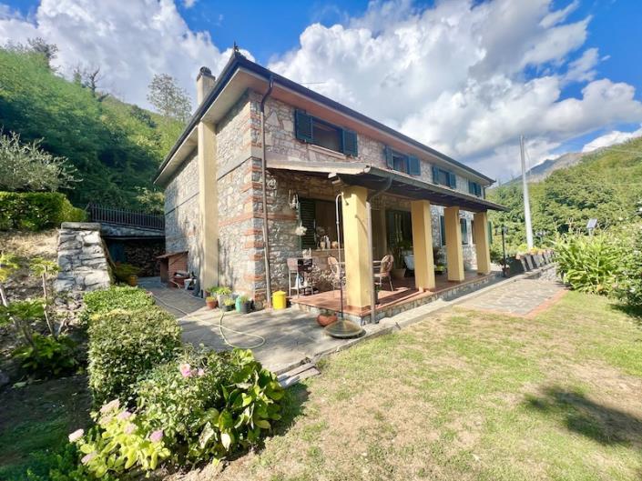 Image No.10-3 Bed Country House for sale