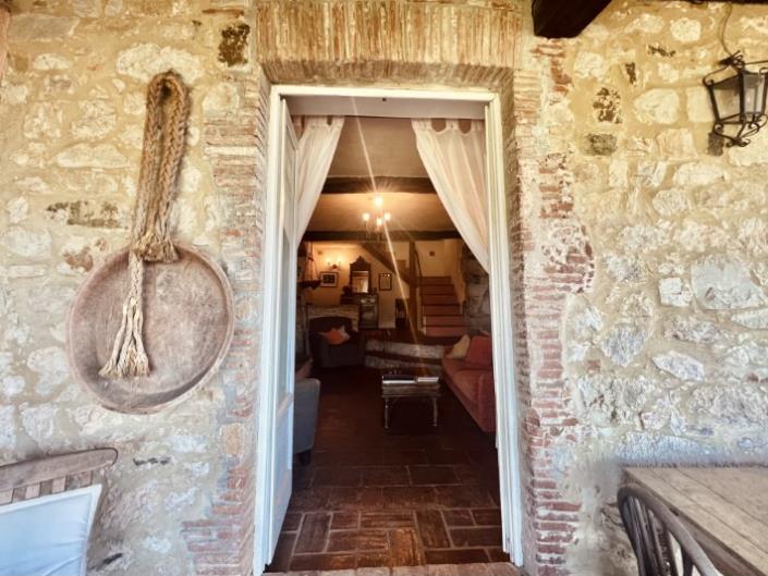 Image No.12-2 Bed Country House for sale